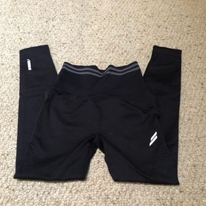 DOYOUEVEN SCRUNCH BUM LEGGINGS SIZE SMALL